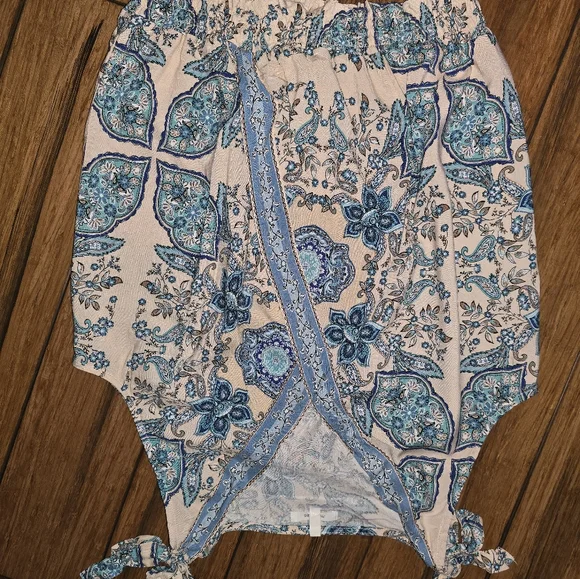 Maurice Misses Tops Set Of 3. Like New Floral and Plaid Women's Tops. Medium - Picture 3 of 4